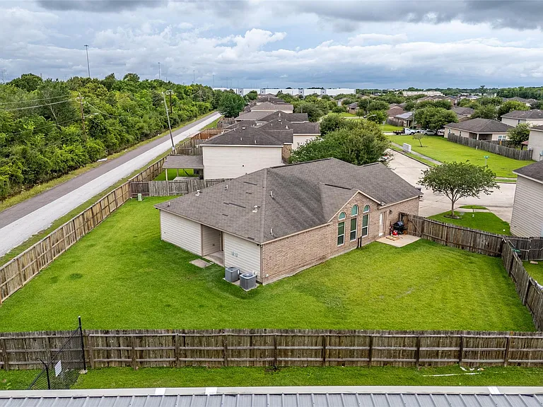 8234 Hall View Dr — Photo 29