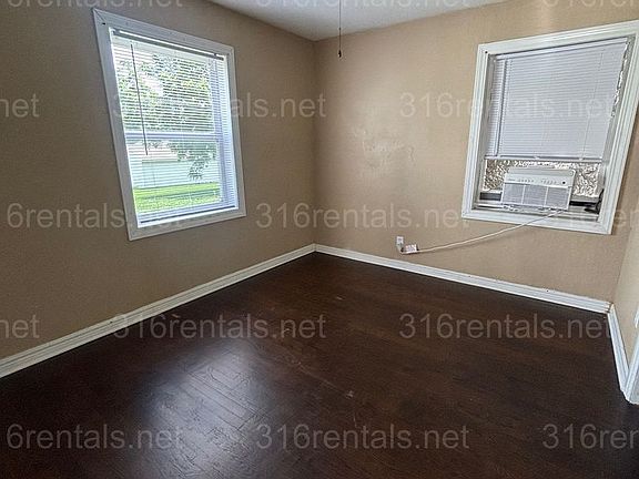 4th image of 906 S High St #910