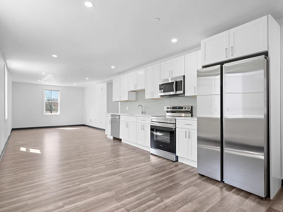 158 Pleasant St