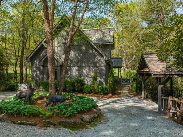 589 Seminole Way, Lake Toxaway, NC 28747