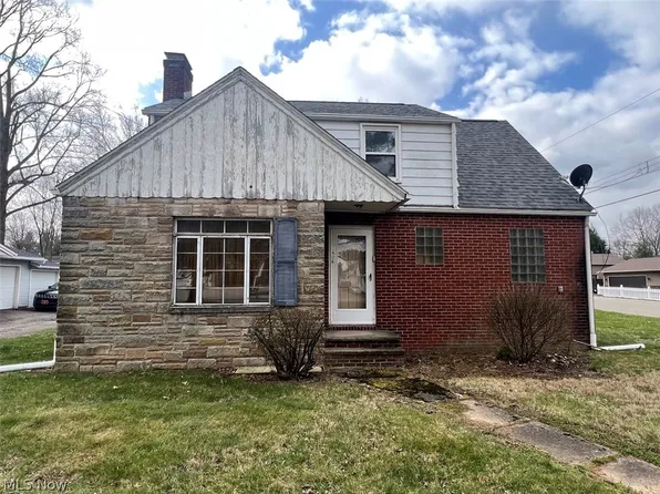 1606 E Maple St, North Canton, OH 44720