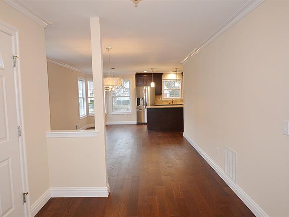 4th image of 2415 Spring Hill Dr