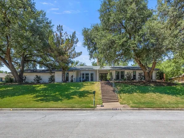 3808 Black Canyon Rd, Fort Worth, TX 76109