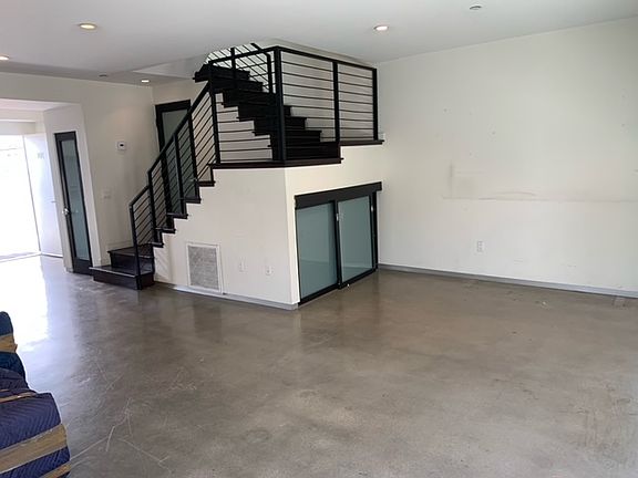 4th image of 760 Washington Blvd #Townhouse 4
