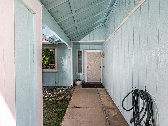 5th image of 697 Germaine Dr