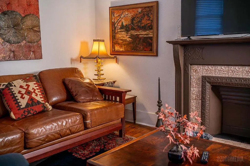 3 bed, 1000 sqft, $2,300 — Photo 1