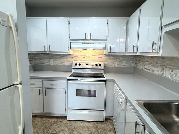 2nd image of 1100 Boxwood Dr APT 101