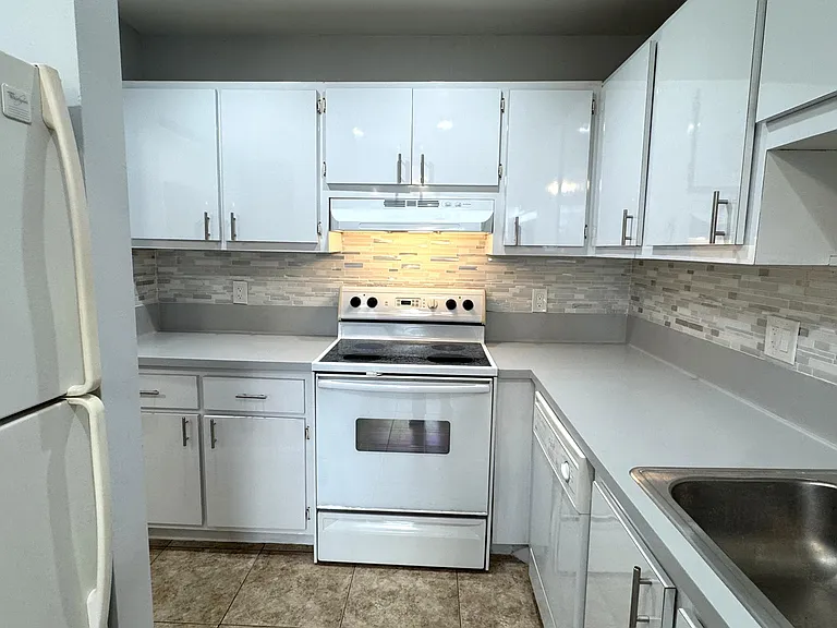 1100 Boxwood Dr #101 — Photo 2