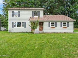 16 Sweetbriar Ln, Queensbury, NY 12804