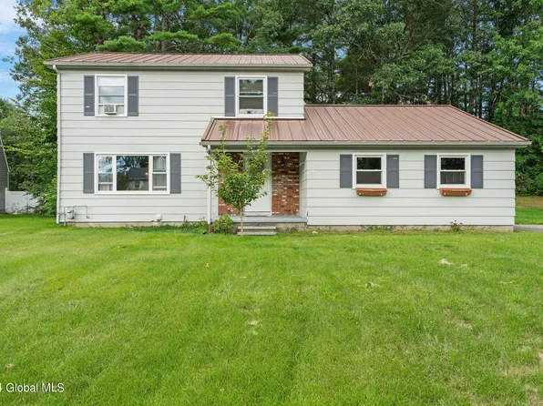16 Sweetbriar Lane, Queensbury, NY 12804