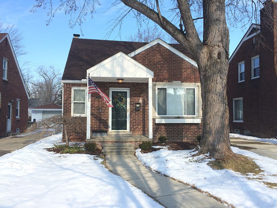 1st image of 21151 Country Club Dr
