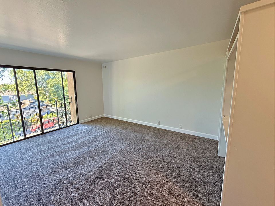 1st image of 348 4th Ave #13