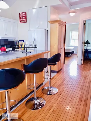 Rented by Metropolitan Property Group | media 26