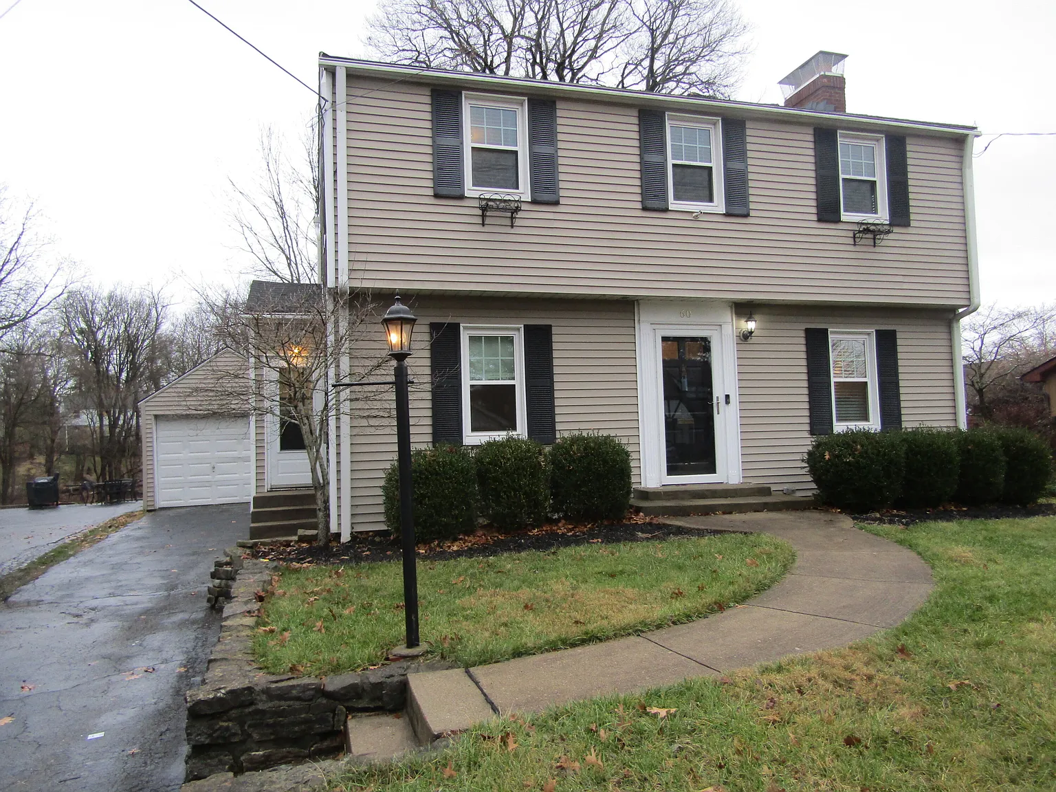 60 Rossford Ave photo 1