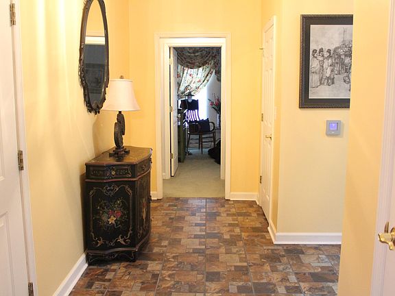 4th image of 819 Myrtlewood Ct
