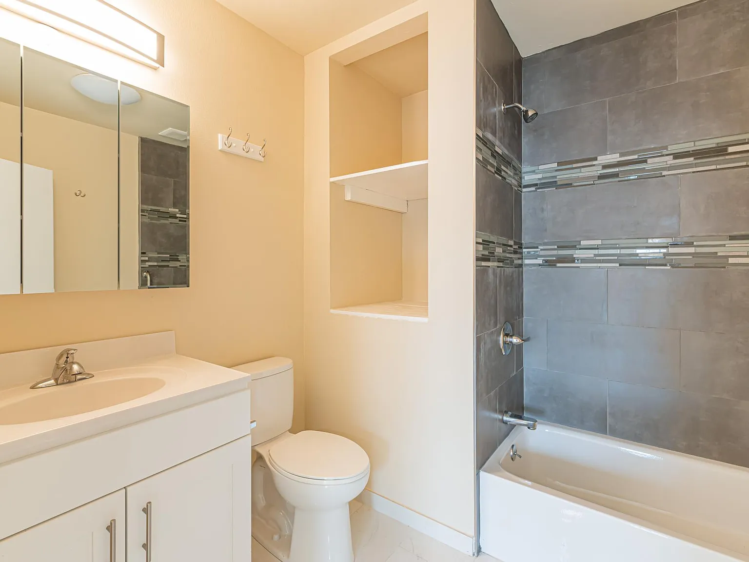 1 bed, 750 sqft, $2,495 — Photo 3