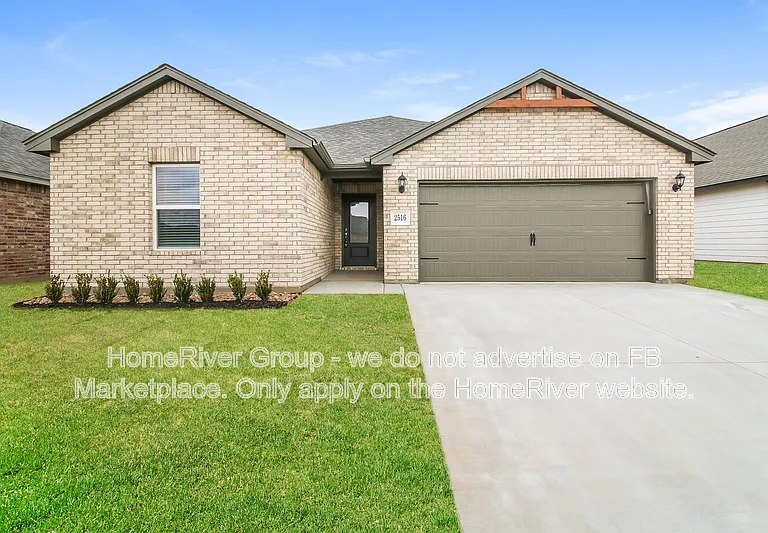 2516 Rosewood Ln — Photo 2