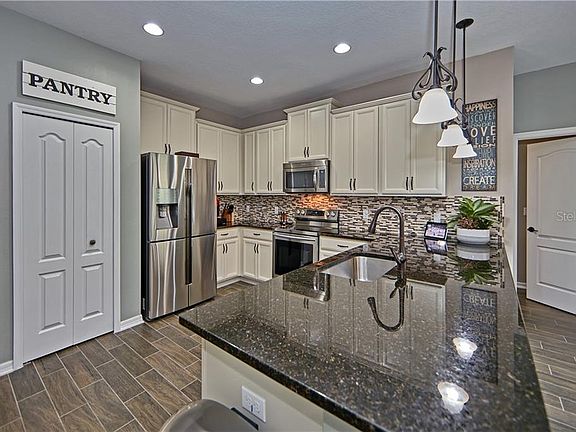 2nd image of 13567 Fountainbleau Dr
