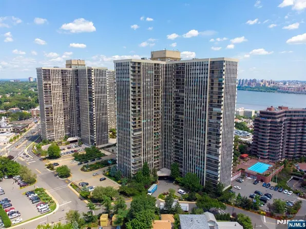 200 Winston Dr APT 401, Cliffside Park, NJ 07010