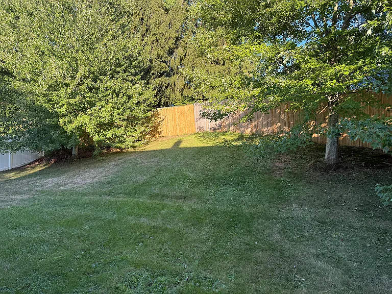90 Robertson Dr — Photo 43