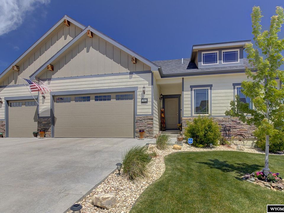 1st image of 1041 River Heights Dr