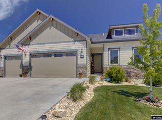 1041 River Heights Dr, Mills, WY 82604