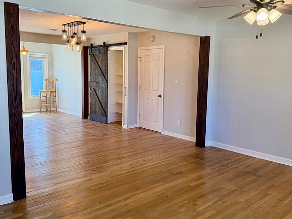 3rd image of 211 Frances St