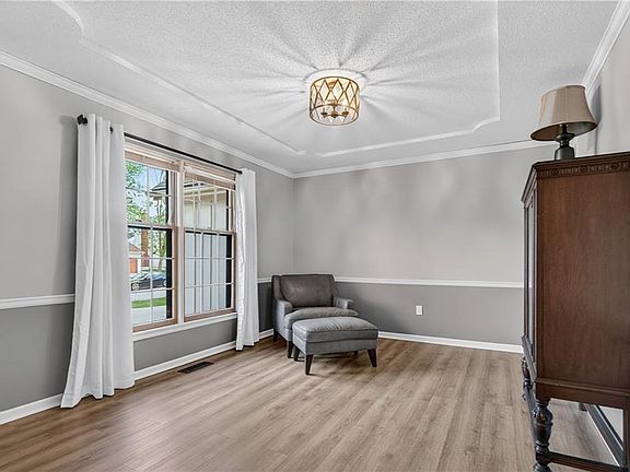 3rd image of 9410 Hall Dr