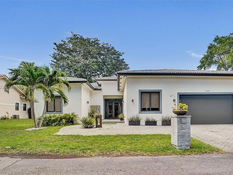 3909 SW 54th St