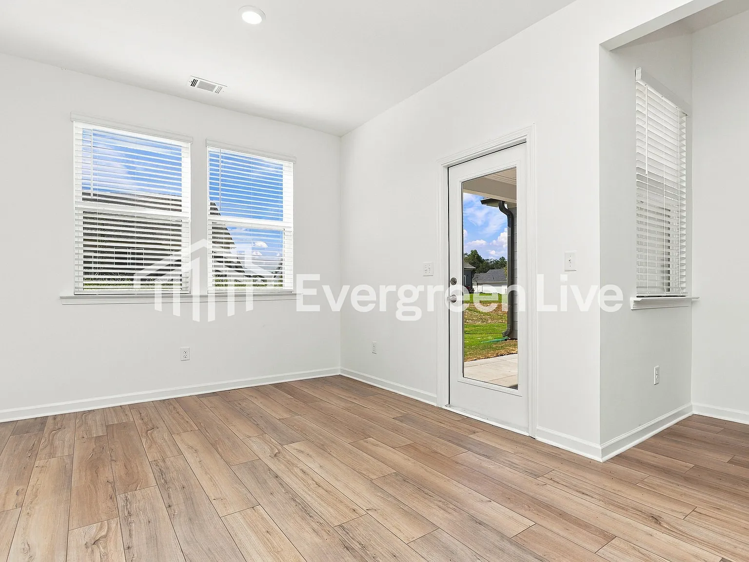 4 bed, 2.0 bath, 1683 sqft, $2,085 — Photo 4