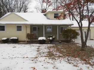 305 E 320th St, Willowick, OH 44095
