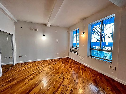 3rd image of 2928 41st Ave #1003