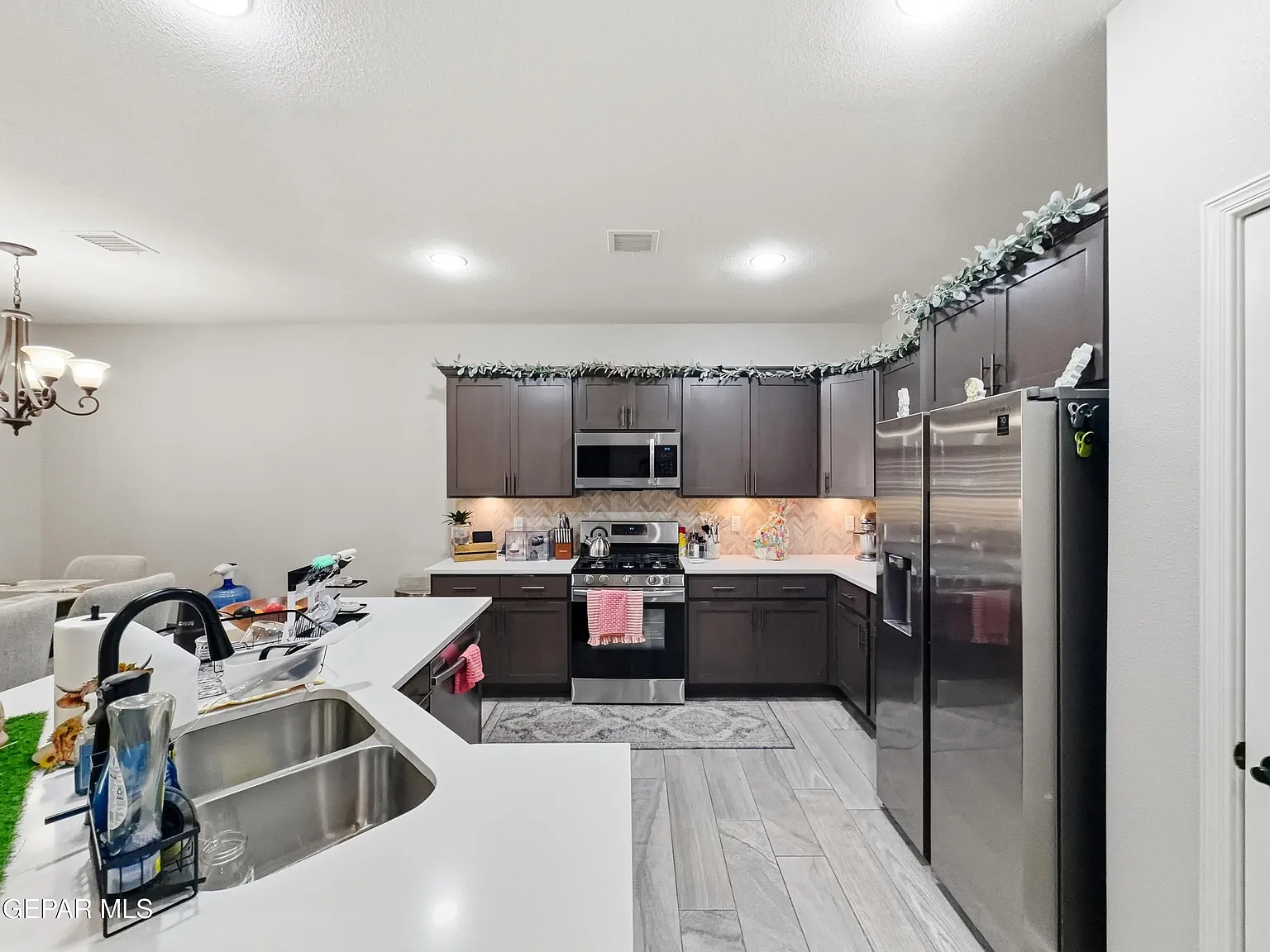 4 bed, 2.0 bath, 1755 sqft, $2,200 — Photo 3