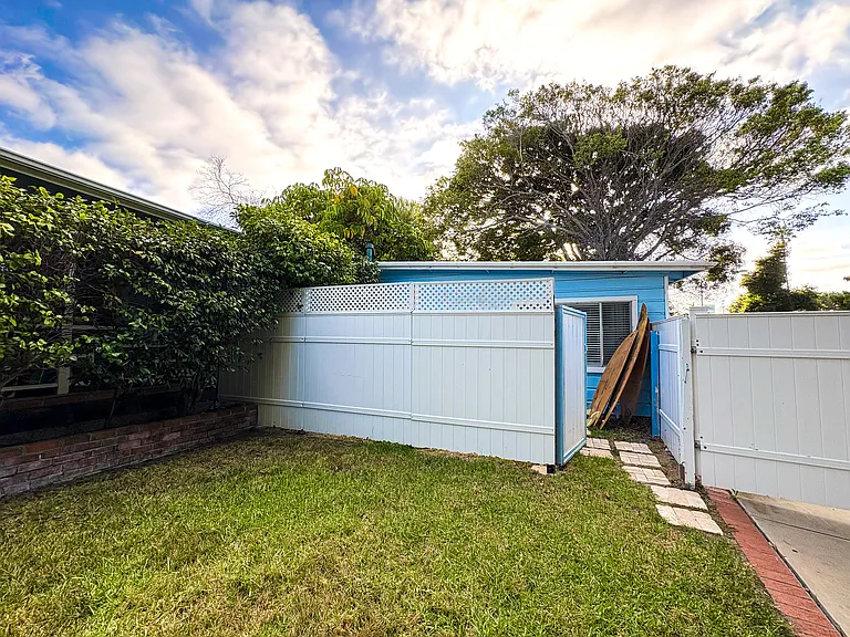 2137 Torrey Pines Rd — Photo 13