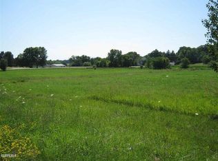 Country Ln, Freeport, IL 61032