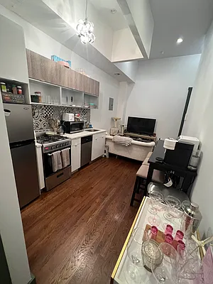 Rented by Delmark Realty LLC | media 28