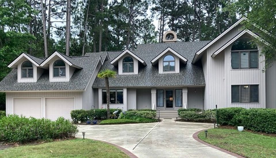 1st image of 10 Lenora Dr