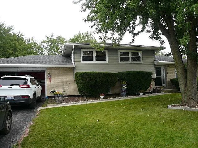 5152 156th St photo 1