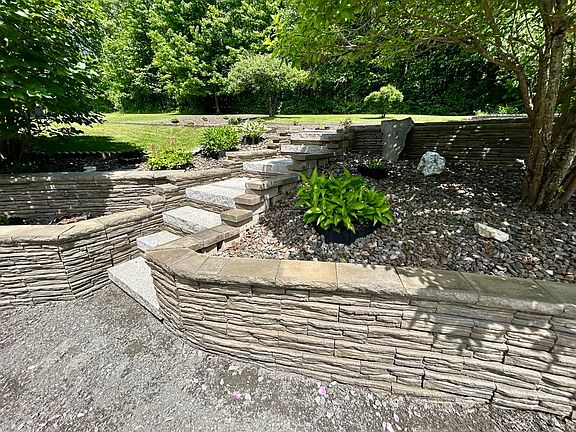 4th image of 1019 Hebard Hill Road