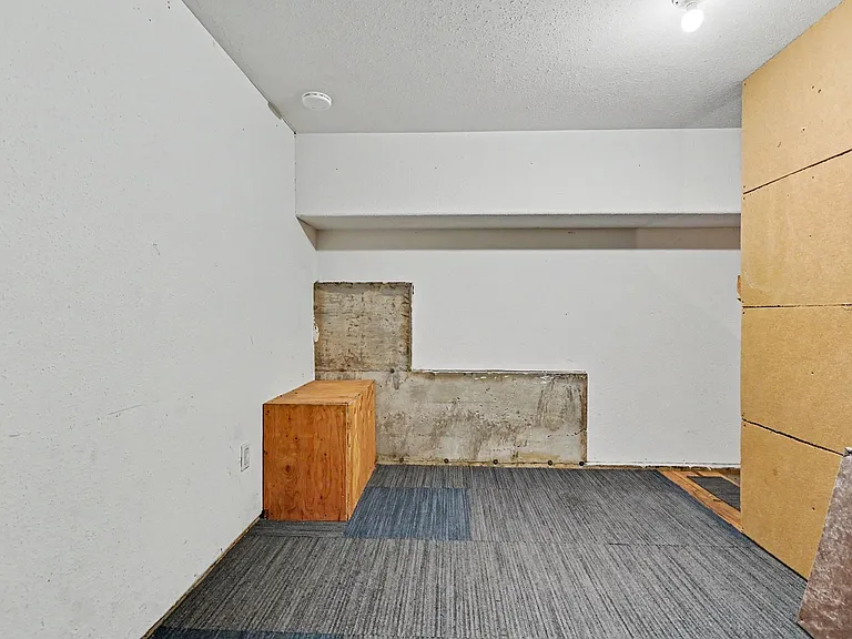 2495 Benjamin Ave NW — Photo 10