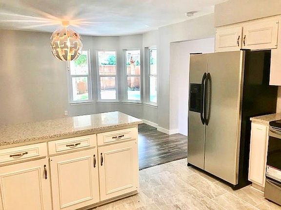 3rd image of 418 Rivervalley Ct