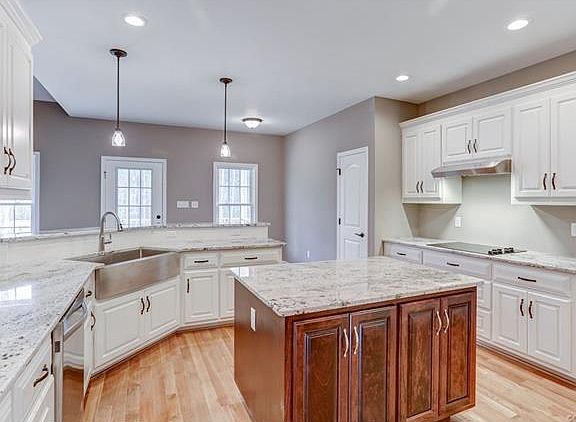 5th image of 15852 Woodcliff Ln
