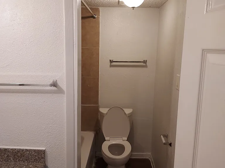 Marbach Manor Apartments — Photo 18