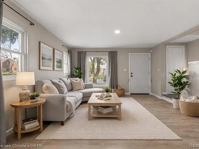 10838 Nottingham Rd — Photo 3