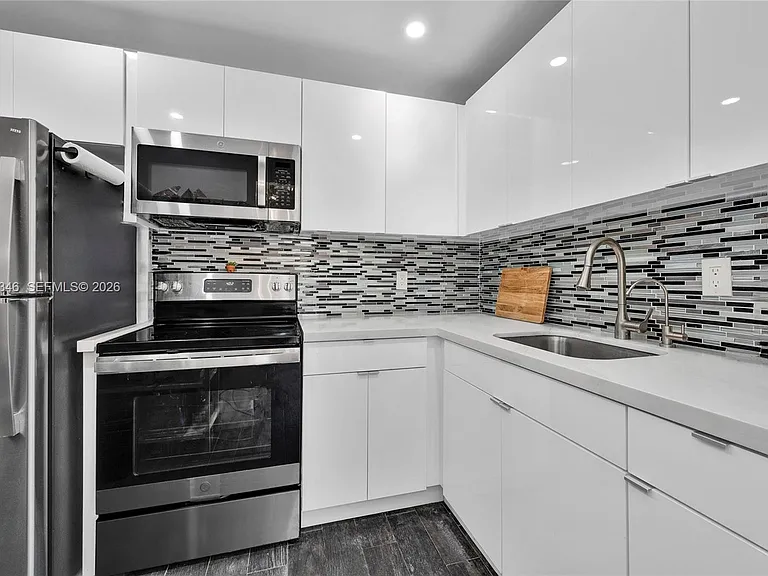 1051 SW 1st St #401 — Photo 8