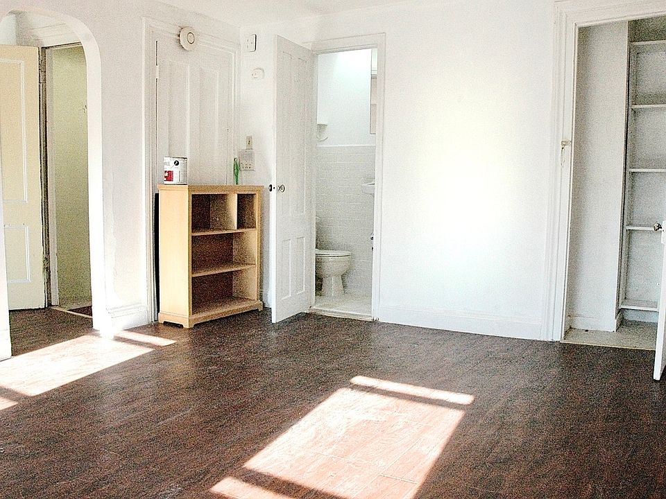 1st image of 140 Saint James Pl APT 3R