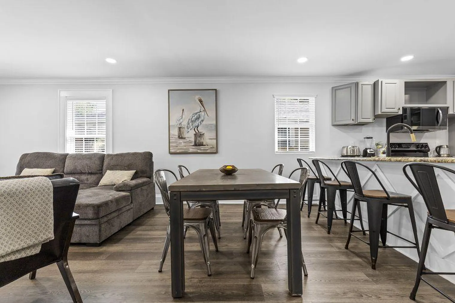 4 bed, 2.0 bath, 1625 sqft, $6,718 — Photo 3