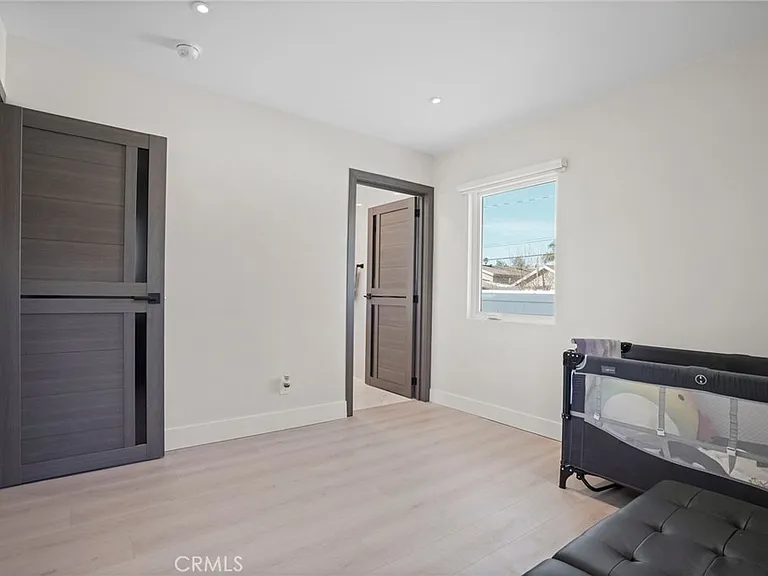 1239 N Reese Pl — Photo 21