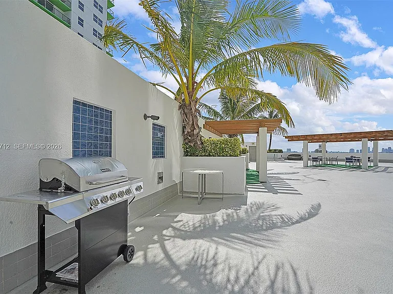 1750 N Bayshore Dr #2206 — Photo 31