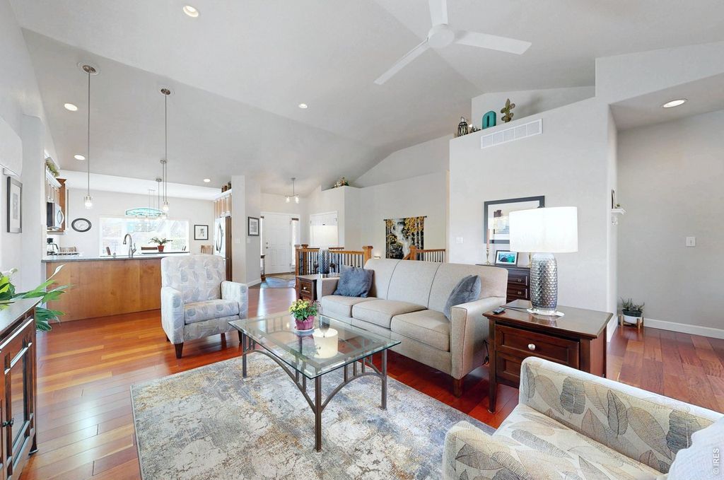 593 Mariana Pointe Dr